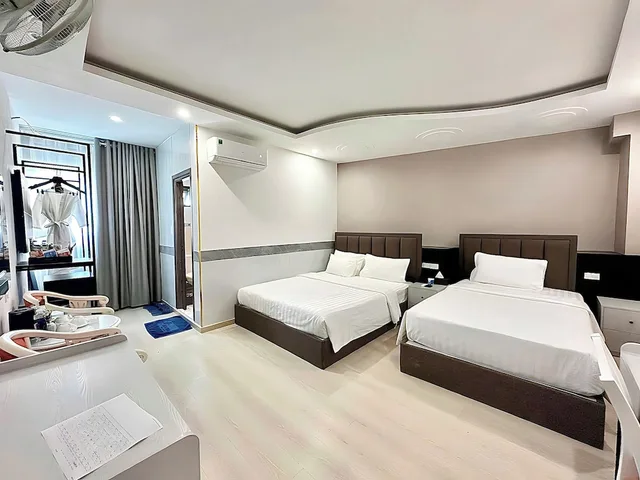 غرفة عائلية ثلاثية بسرير كوين وسرير فردي، A25 Hotel - 65G Nguyen Thai Hoc 3/10