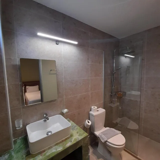 جناح جونيور، Astron Hotel 7/8