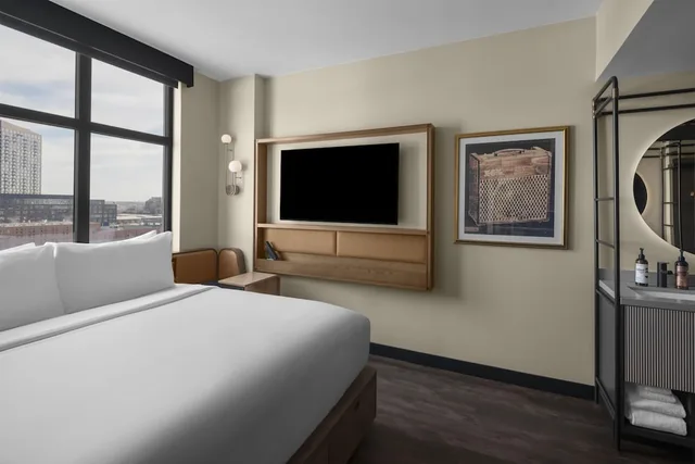 Compact, King Bed, Accessible، Motto by Hilton Nashville Downtown 5/10