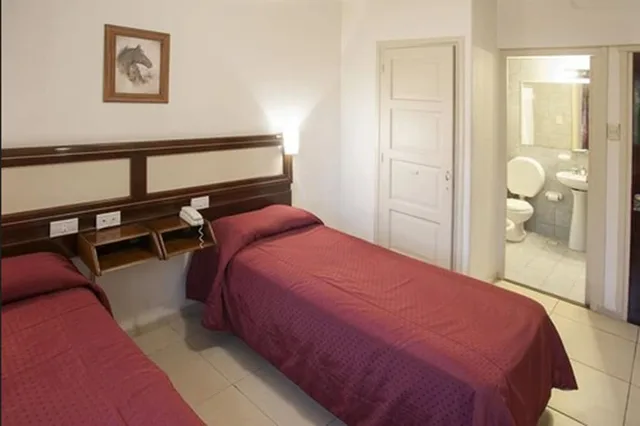 غرفة بسريرين منفصلين، Carollo Hotel 1/3