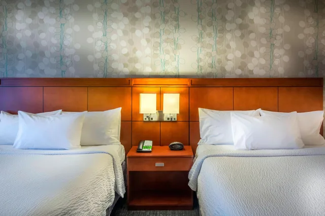 room, 2 queen beds, Courtyard Greensboro Airport 7/10