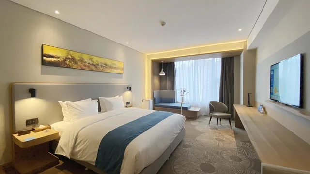 غرفة قياسية بسرير كينج في طابق مرتفع، Holiday Inn Express Liaocheng Chiping 2/3