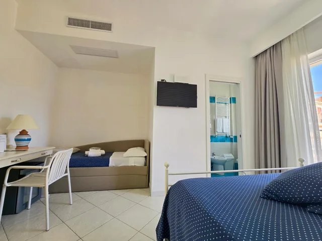 غرفة بإطلالة على المدينة، HOTEL CALANCA 2/5