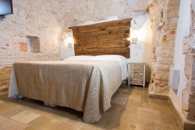 غرفة كومفورت بسرير كوين، Trulli Holiday Albergo Diffuso 2/5