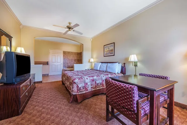 جناح استوديو بسرير كينج للمدخنين، Quality Inn & Suites Greenville 5/6