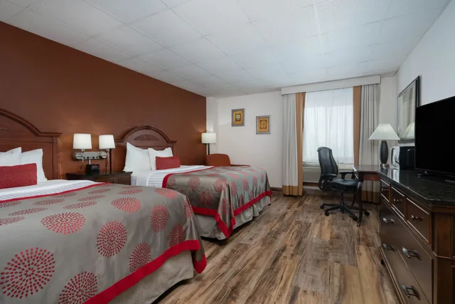 غرفة رباعية بسريرين كوين، Albert Lea Inn & Suites 1/1