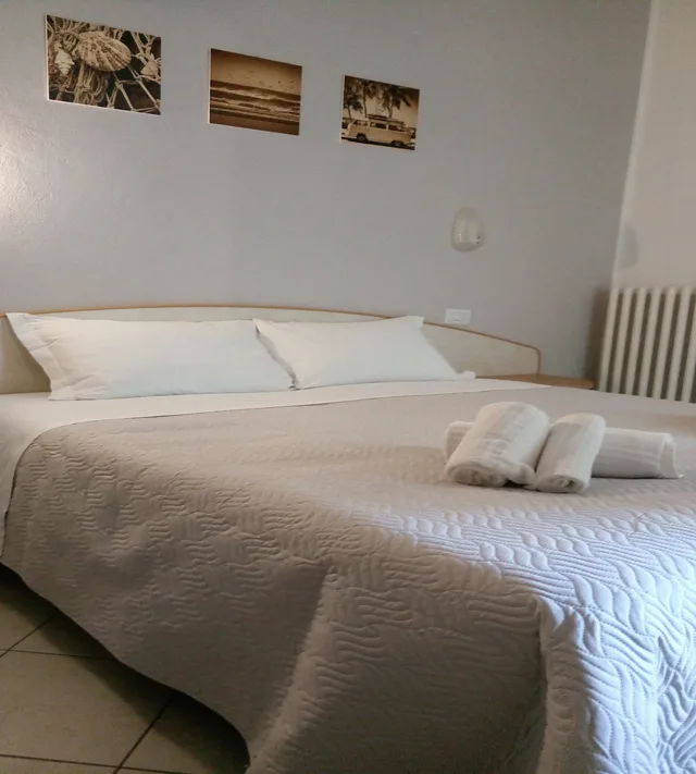 غرفة قياسية بسريرين منفصلين بإطلالة على المتنزه، HOTEL PRESTIGE 3/6