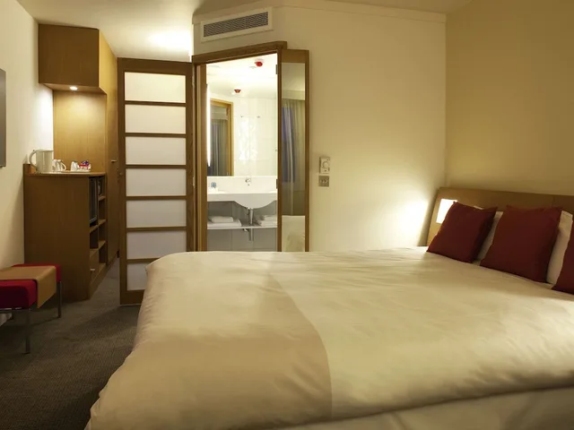غرفة سوبيريور بسرير كوين، Novotel Liverpool Centre 4/8
