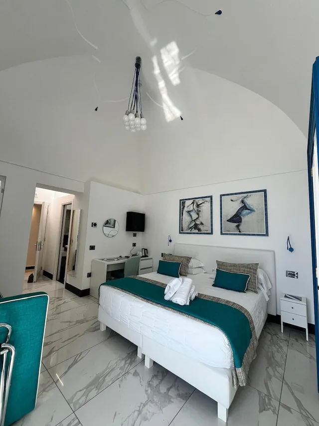 غرفة تنفيذية بسريرين منفصلين بإطلالة على البحر مع أريكة بحوض جاكوزي، Positano Art Hotel Pasitea 1/10