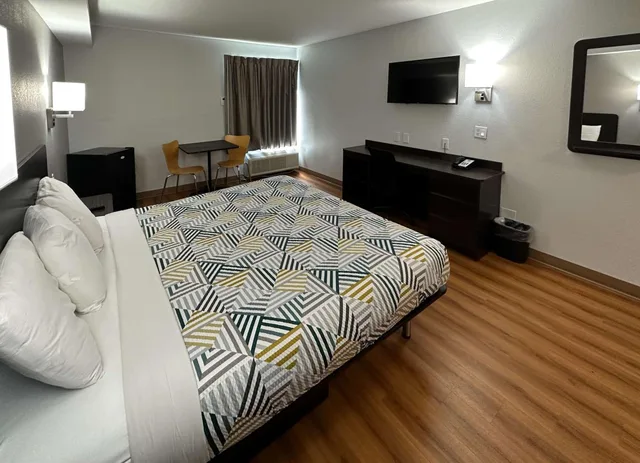 1 Queen Bed - Non-Smoking, Micfridge، Motel6 Greensboro, NC - Airport 3/9