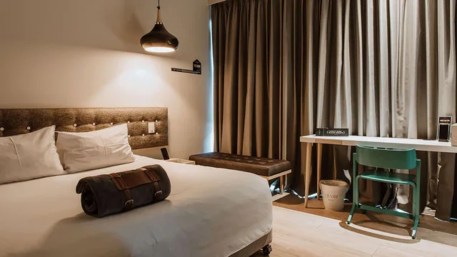 Xs, Economy, Queen Bed، The Click Clack Hotel 2/5