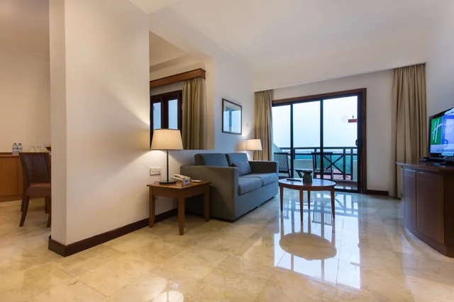 غرفة بسرير كينج بغرفة نوم واحدة للمدخنين، HOLIDAY INN RESORT BATAM 3/7