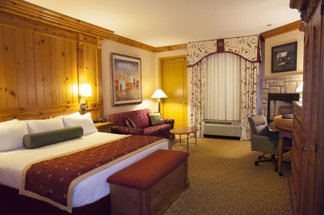 غرفة بريميوم بسرير كينج لذوي الإعاقة، Oglebay Resort Conference Center 1/5