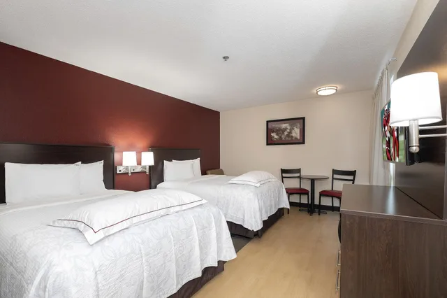 Premium, Suite, Multiple Beds، Red Roof PLUS Jacksonville - Southpoint 1/7