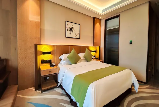 غرفة ديلوكس بسرير كينج للمدخنين، Ramada by Wyndham Leshan 4/10