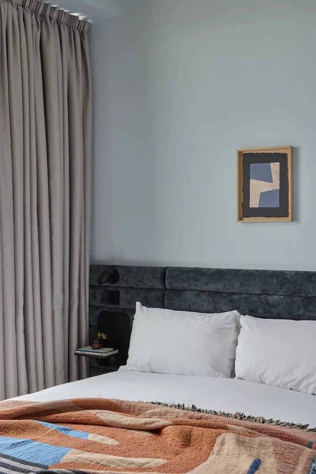 Superior, Studio, Queen Bed, Beckett Locke 4/7