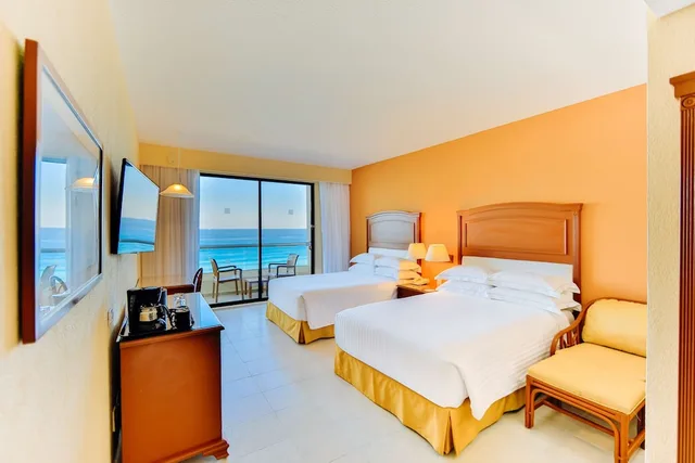 غرفة بسرير مزدوج بإطلالة على البحر، Occidental Tucancun 4/7
