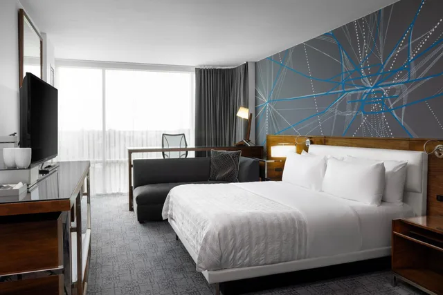 غرفة ديلوكس بسرير كينج بحوض استحمام لذوي الإعاقة، Le Meridien Atlanta Perimeter 3/9