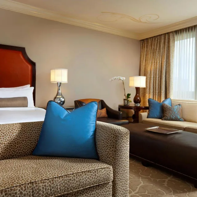 غرفة غراند فاخرة ركنية بسرير كينج، St Regis Hotel 1/3