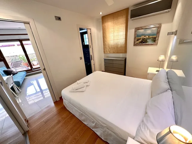 جناح جونيور بسرير كوين بإطلالة على المدينة بشرفة مع أريكة، Far Home Hostel 1/4