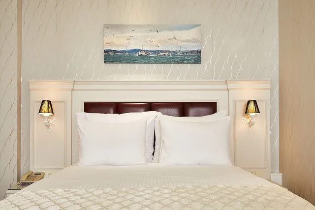 Basement, Studio, 1 King and 4 Single Beds, Private Garden، Albinas Hotel 1/4