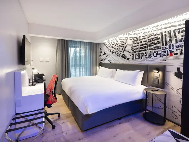 غرفة ديلوكس بسرير كوين، ANEW Hotel Green Point Cape Town 1/5