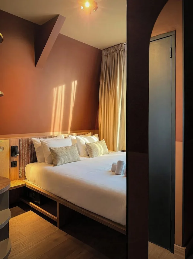 غرفة سوبيريور كبيرة بسرير كوين، De Pijp Boutique Hotel 3/10