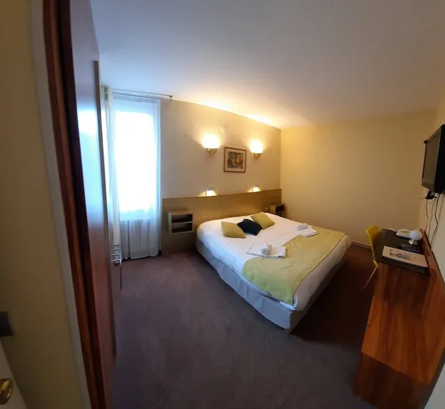 غرفة بسرير كوين، HOTEL LE LION D'OR 6/10
