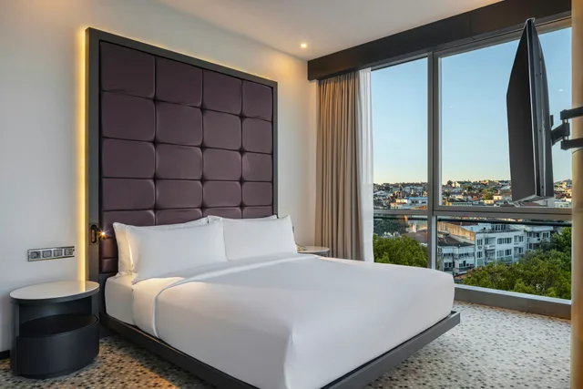 جناح بسرير كينج بمنطقة جلوس، Doubletree By Hilton Hotel Istanbul - Moda 1/6