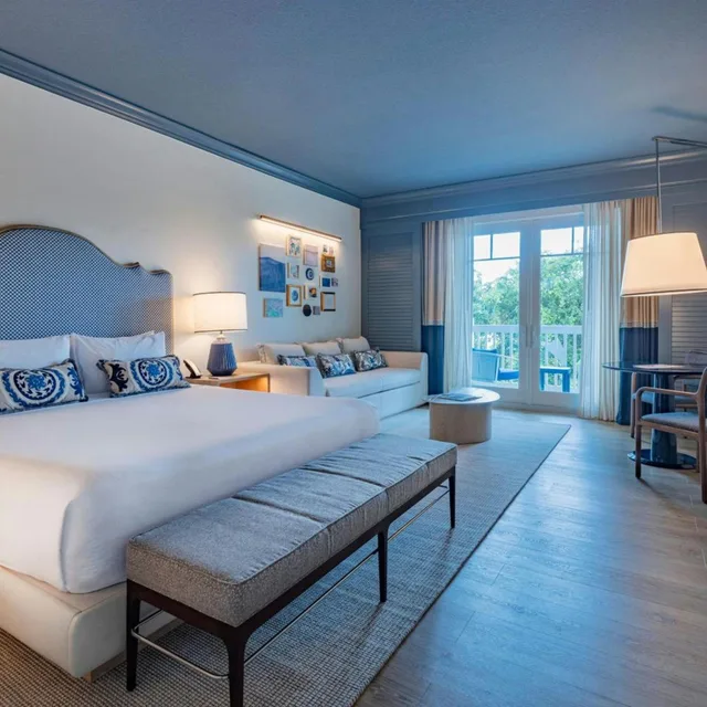 Room, King Bed, Pool View, Balcony, The Seagate Hotel Spa 1/5