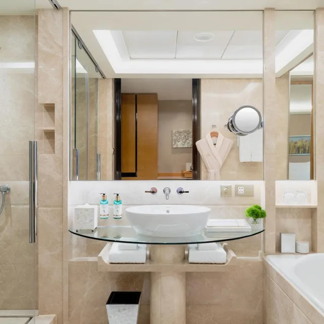Deluxe, Twin Beds, Galaxy Hotel 2/2