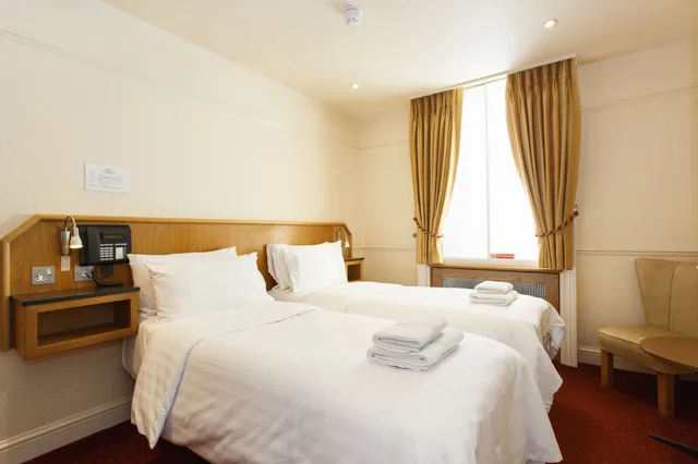 Room, Twin Beds, Morgan Hotel 1/4