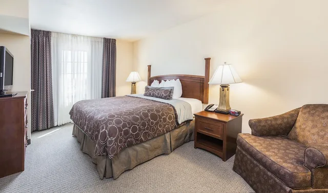 جناح استوديو بسرير كينج بحوض استحمام لذوي الإعاقة، Staybridge Suites El Paso Airport Area 1/2
