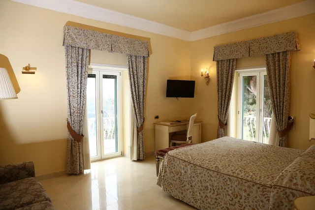 غرفة سوبيريور بسرير مزدوج بإطلالة على البحر، Hotel San Michele 2/3