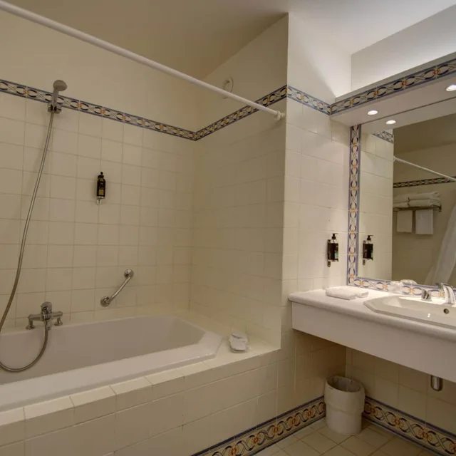 غرفة بسريرين منفصلين بشرفة، Hotel du Parc 4/5