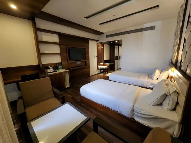 غرفة ديلوكس بسريرين منفصلين، Hotel Preethi International 1/4