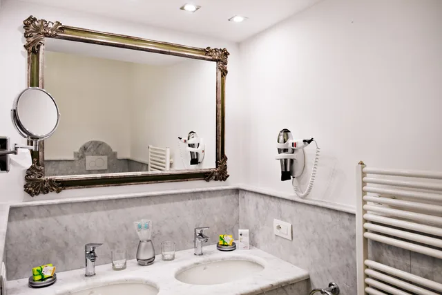 جناح شهر العسل، Hotel Villa Gabrisa 2/2