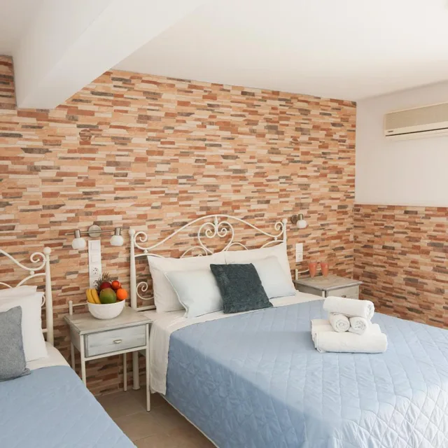 غرفة ثلاثية، Kastro Hotel 2/10