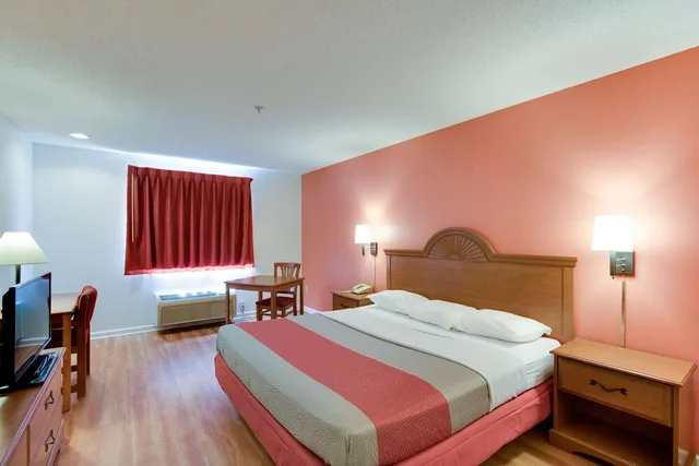 غرفة قياسية بسرير كينج لذوي الإعاقة، Motel6 Hinesville, GA 5/10