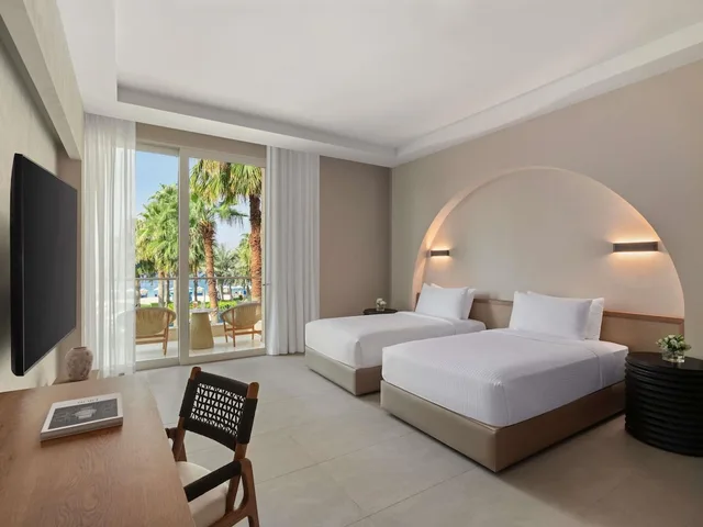 2 Bedrooms, Senior, Suite, King and Twin Beds، Rixos the Palm Hotel Suites Ultra All Inclusive 5/10