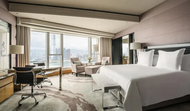 Suite, Harbour View, Four Seasons Hotel Hong Kong 1/1