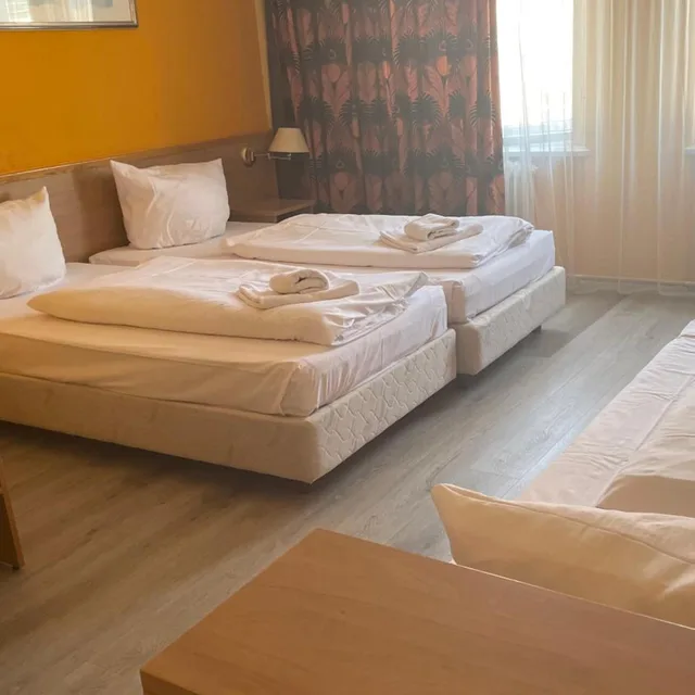 غرفة ثلاثية، Hotel Spreewitz 1/8