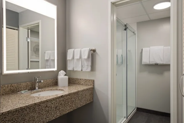 Room, King Bed, River View, Sofa, Courtyard By Marriott La Crosse 4/5