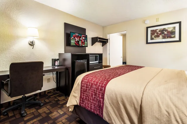 غرفة سوبيريور بسرير كينج لذوي الإعاقة، Red Roof Inn Anderson 2/4
