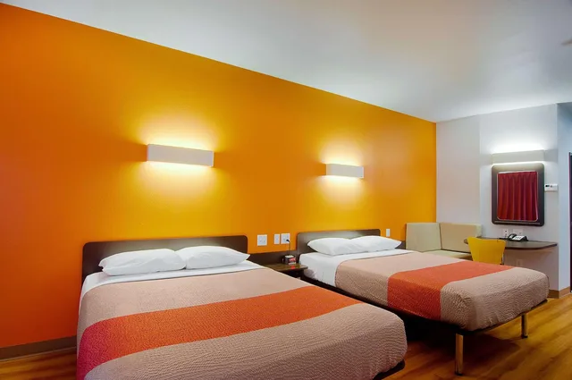 2 Queen Beds Non-Smoking, Shower، Motel6 Midland Tx 7/10