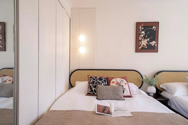 Senior, Apartment, 1 Queen and 2 Double Beds، Book and Bed-People's Square 5/10