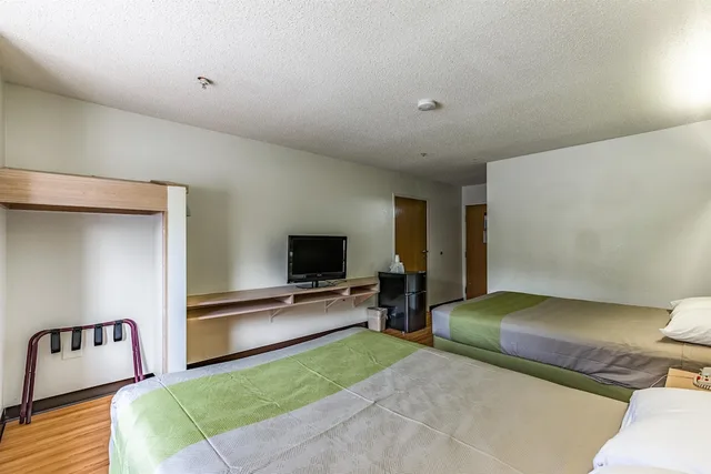 غرفة قياسية بسريرين كوين، Motel6 Charlotte, NC - University 4/7
