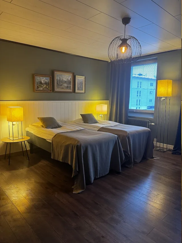 Room, Double Bed, with Extra Bed, Working Area، Strand City Hotell 1/6