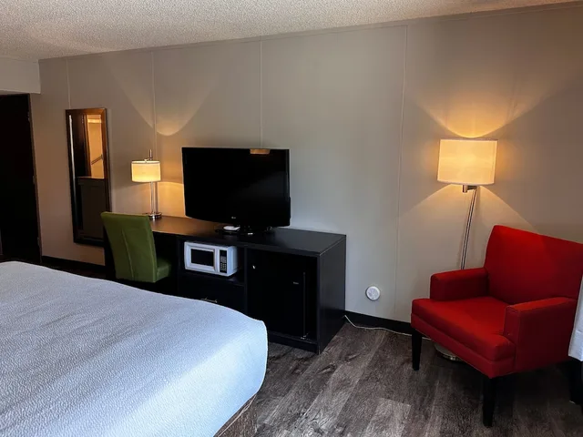 غرفة قياسية مفردة بسرير كينج، Rocky Mountain Hotel And Conference Center 6/10