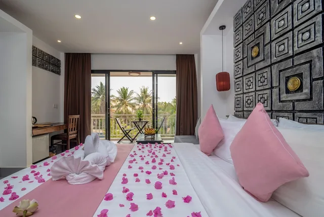 غرفة ديلوكس بسرير كينج بإطلالة على المدينة بشرفة، Ladear Priviledge Rooms 7/10